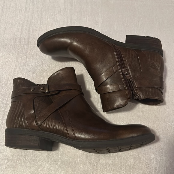 BareTraps Women’s Brown Ankle Booties w/ Design all along the side Size 8 - Picture 6 of 14